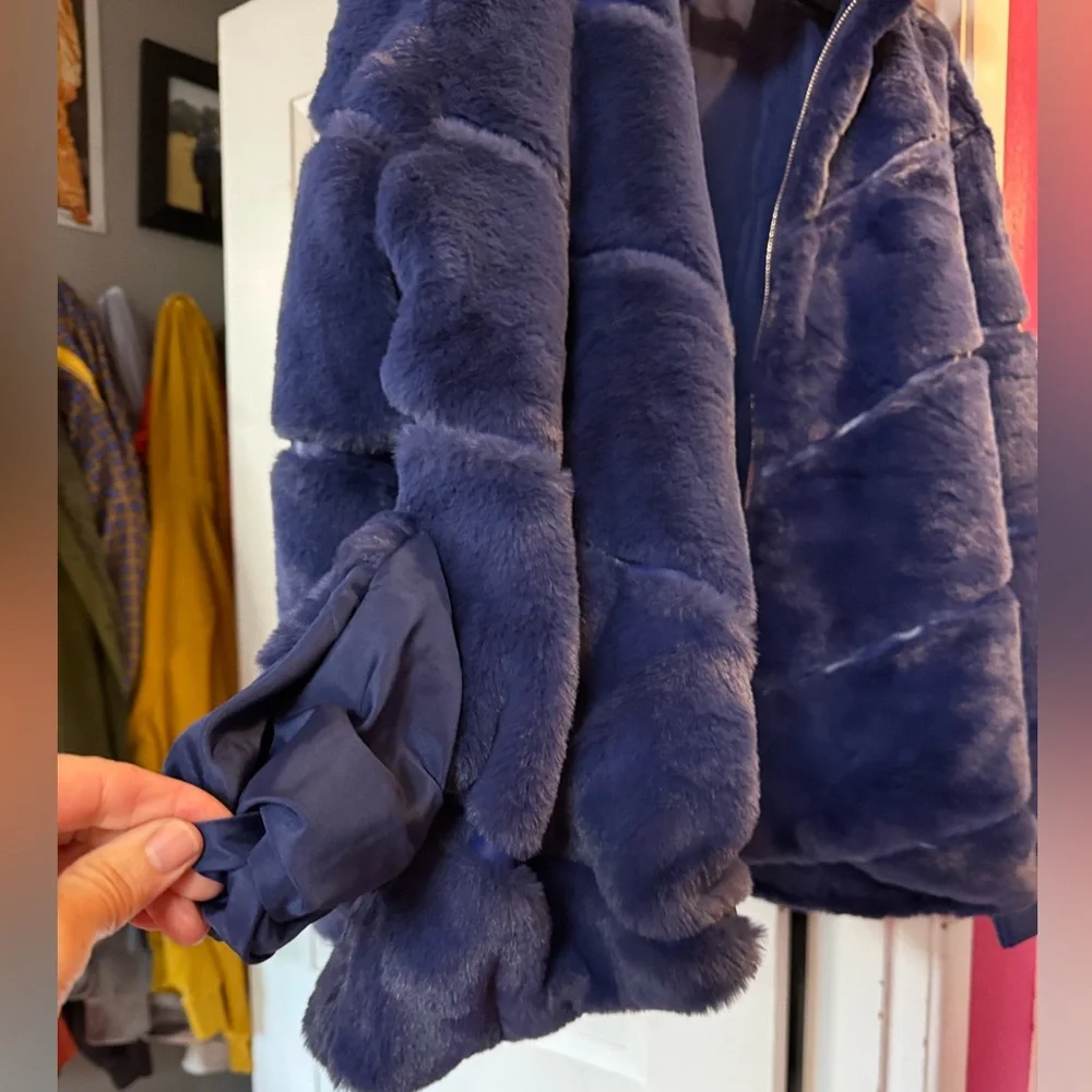 Women's Blue Faux Fur Reversible Jacket - NEW! - Picture 8 of 14